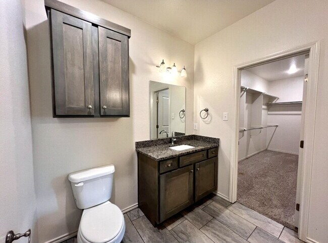 Building Photo - "Charming 3-Bed, 2-Bath Home in Lubbock – ...