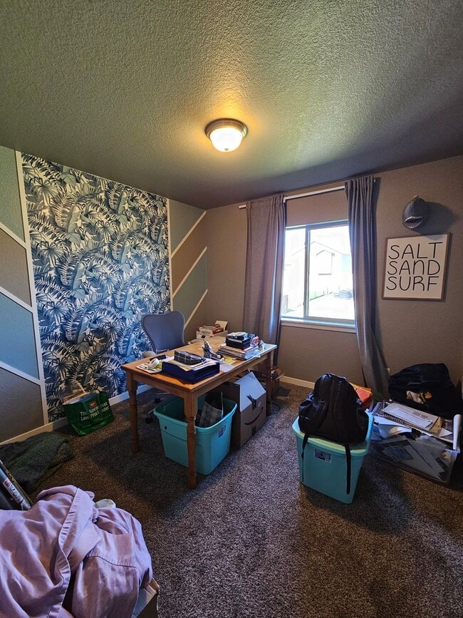 Building Photo - 3 BED | 3 BATH | SPLIT FOYER HOME | GARAGE