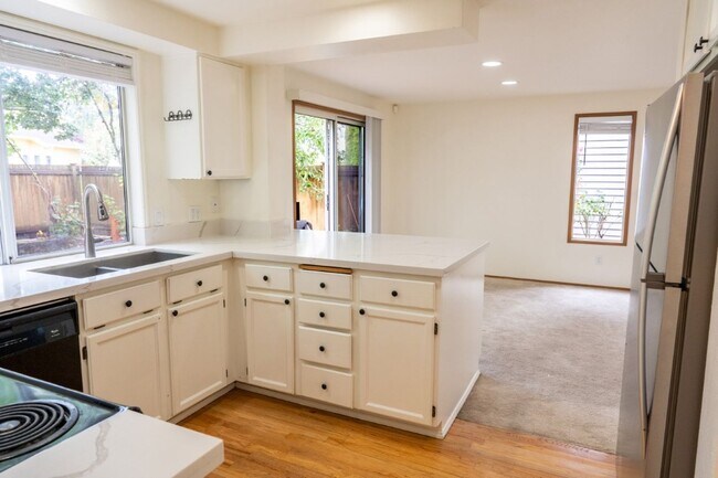 Building Photo - 3bd/2.25ba Sammamish House