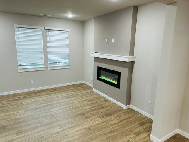 Building Photo - SHORT TERM LEASE OFFER - Newer 3-Story 3 Bedroom DR Horton Home in Lake Stickney/Everett -