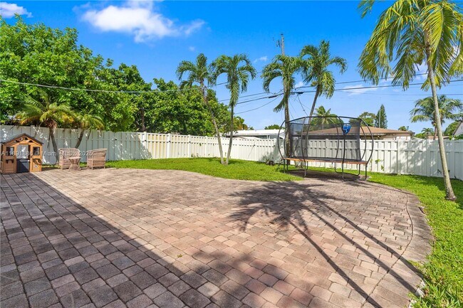 Building Photo - 301 NW 53rd Ct