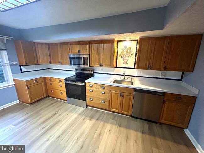 Building Photo - 15723 Edgewood Dr