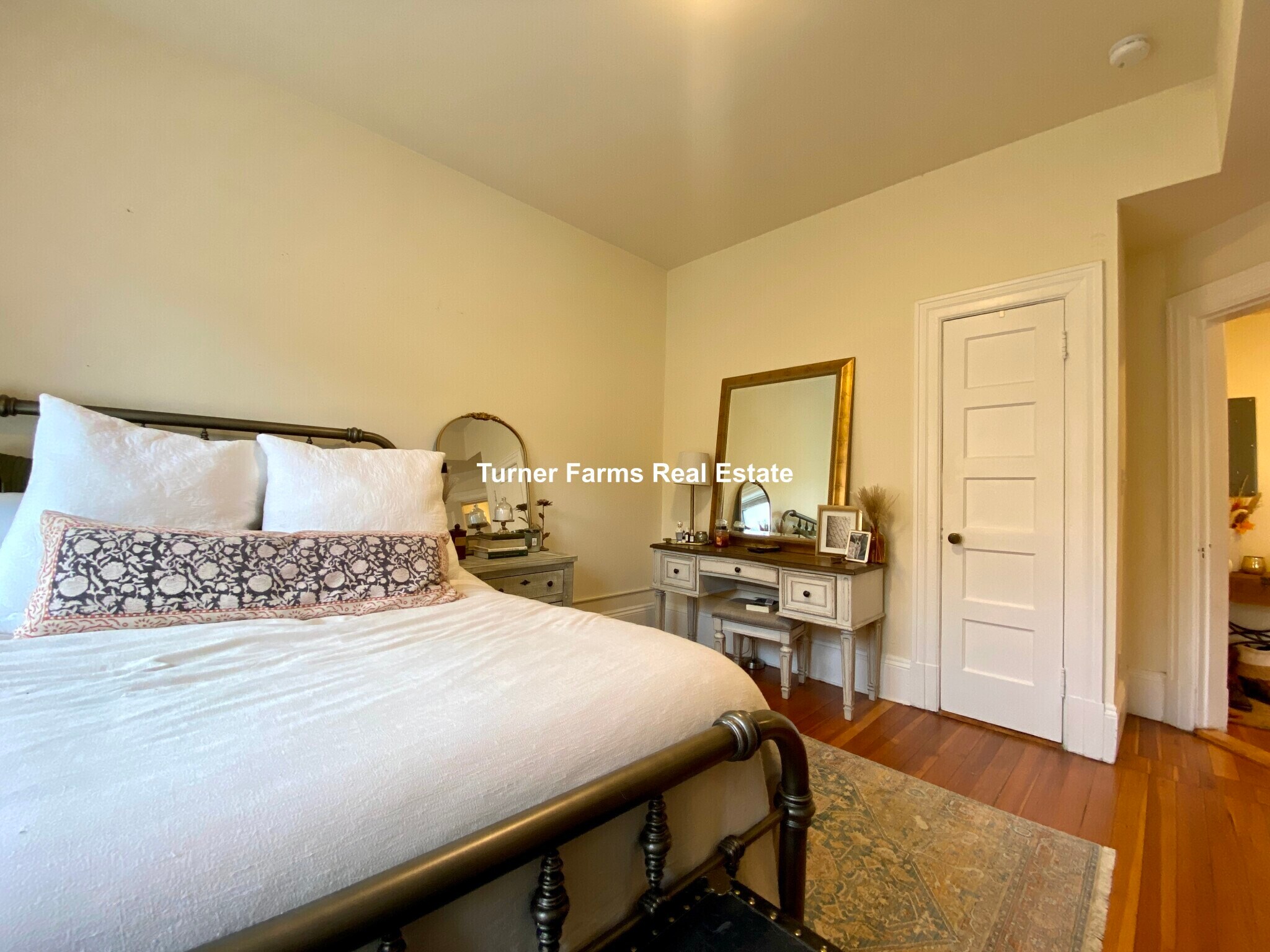 Building Photo - 1463 Beacon St