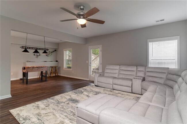 Building Photo - 301 Cochin Dr