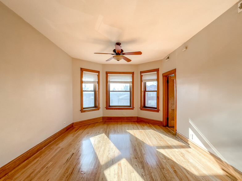 Building Photo - 4322 W Kamerling Ave