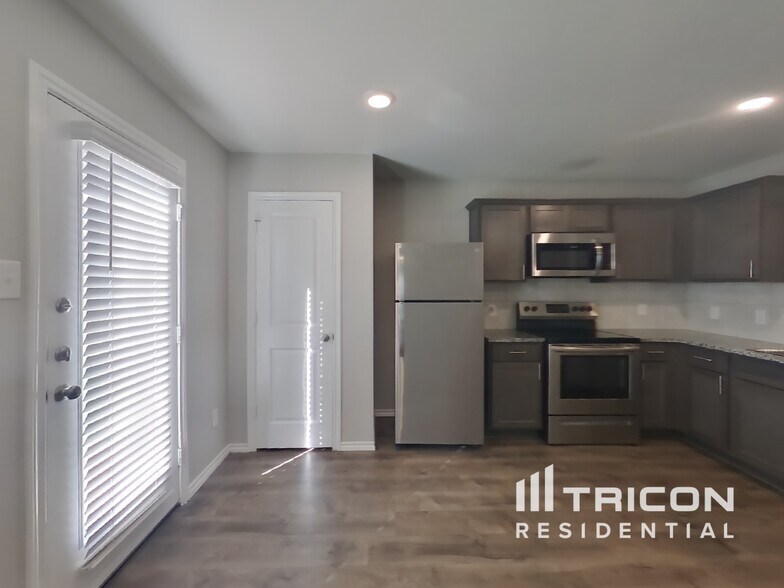 Building Photo - 2514 Henley Dr