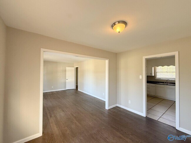 Building Photo - 1729 Laverne Dr NW