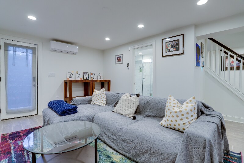 Building Photo - 335 Division Ave NE