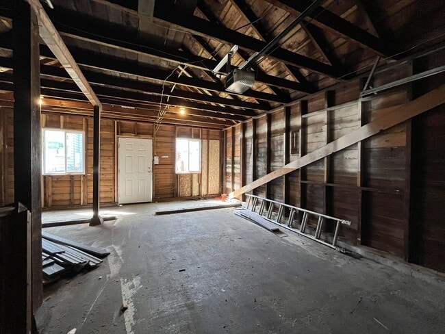 Building Photo - Expansive 4BR 2,900+ Sq Ft Home with Theater-Style Living Room & Bonus Hobby Workshop