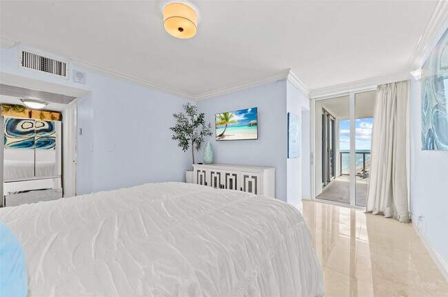 Building Photo - 209 N Fort Lauderdale Beach Blvd