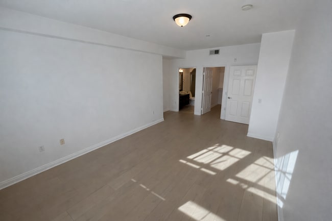 Building Photo - Bright Valley Village Condo for Lease with Balcony & Amenities