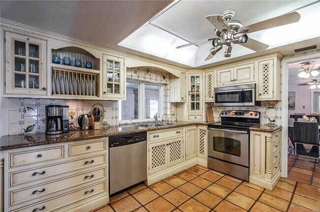 Building Photo - 4620 NE 25th Ave