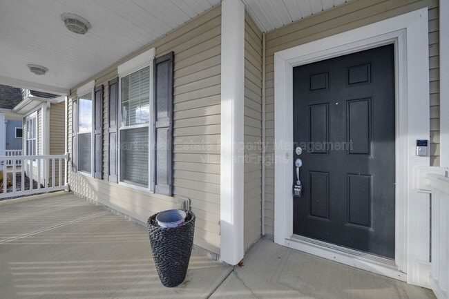 Building Photo - 5635 Holly River Ave