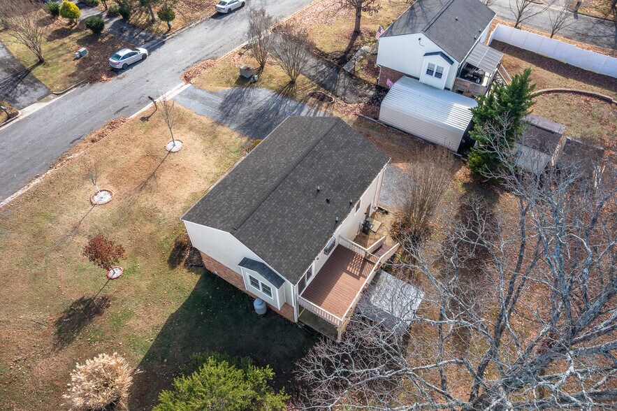 Building Photo - 117 Settlement Dr