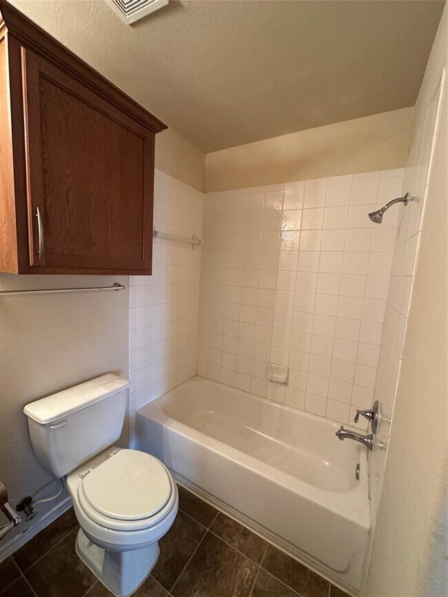 Building Photo - 18520 Mammoth Cave Blvd