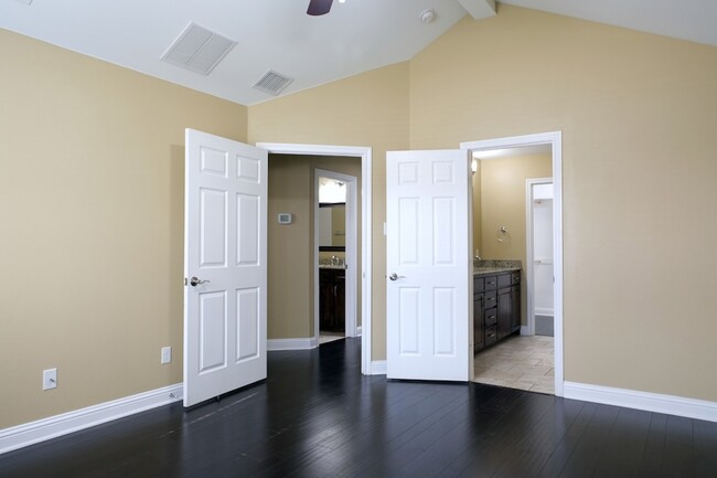 Building Photo - 3003 Allister St