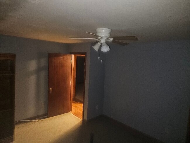 Building Photo - 19 Lloyd Dr