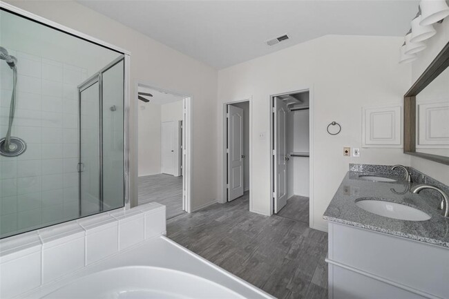 Building Photo - 9847 Willow Crossing Dr