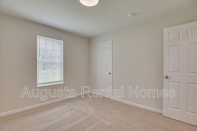 Building Photo - 40 Conifer Ct