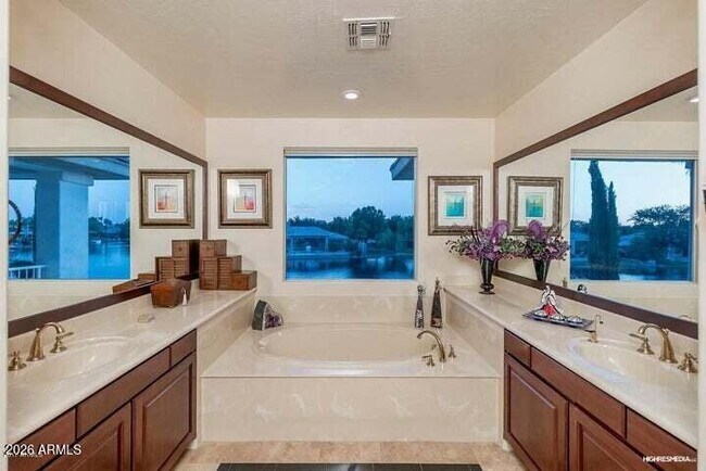 Building Photo - 1680 W Bartlett Way