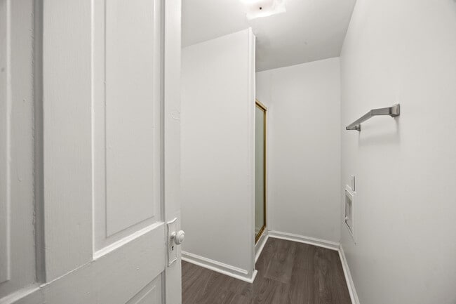 Building Photo - 404 Ewing St