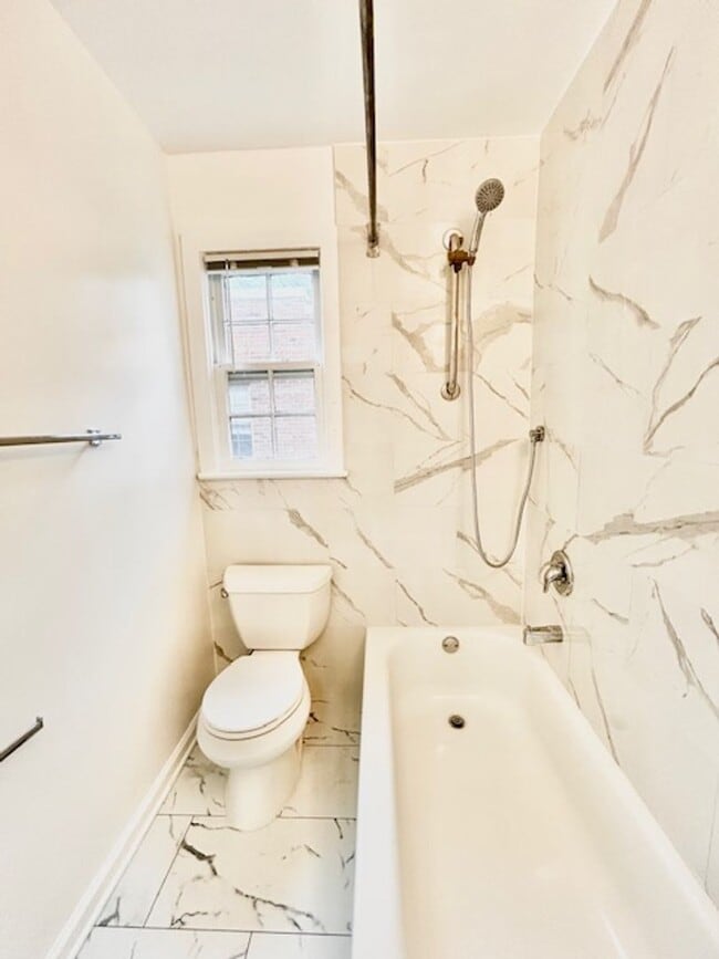 Building Photo - 4534 Avondale St