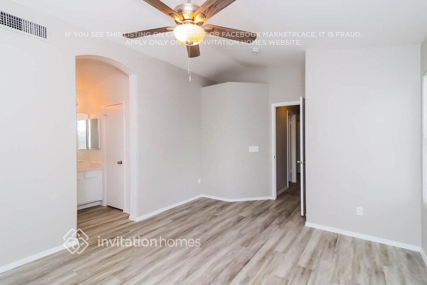 Building Photo - 7451 W Via Del Sol Dr