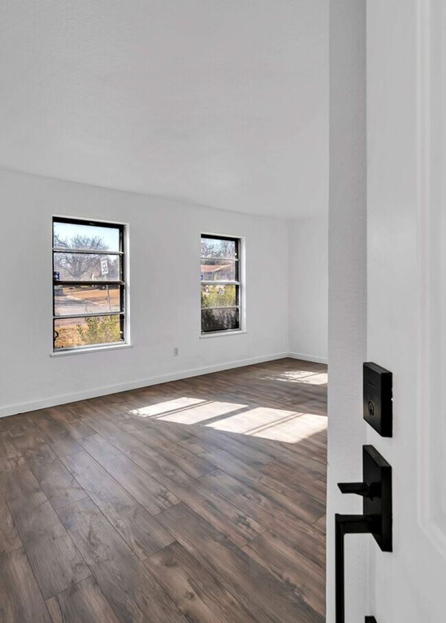 Building Photo - 5311 Tennyson Dr