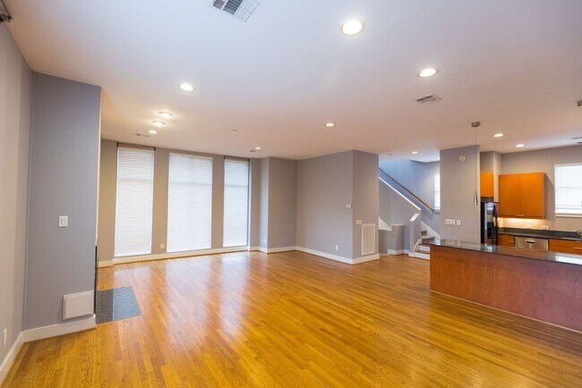 Building Photo - 2402 Morgan St