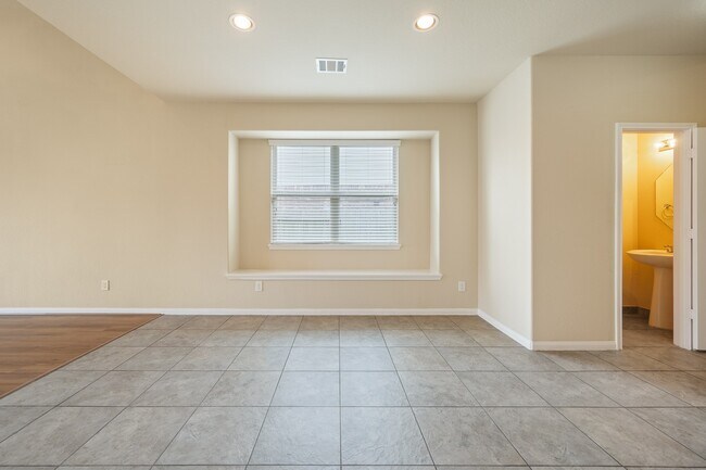 Building Photo - 3530 Vivaldi Dr