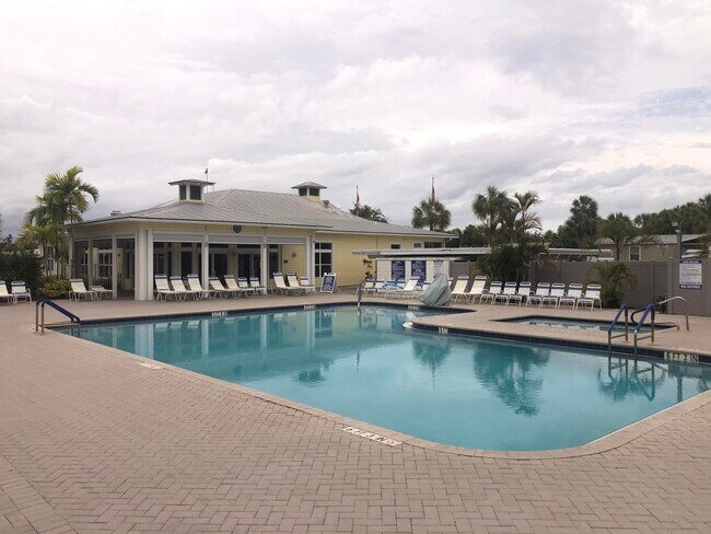 Building Photo - 425 Bougainvilla Dr