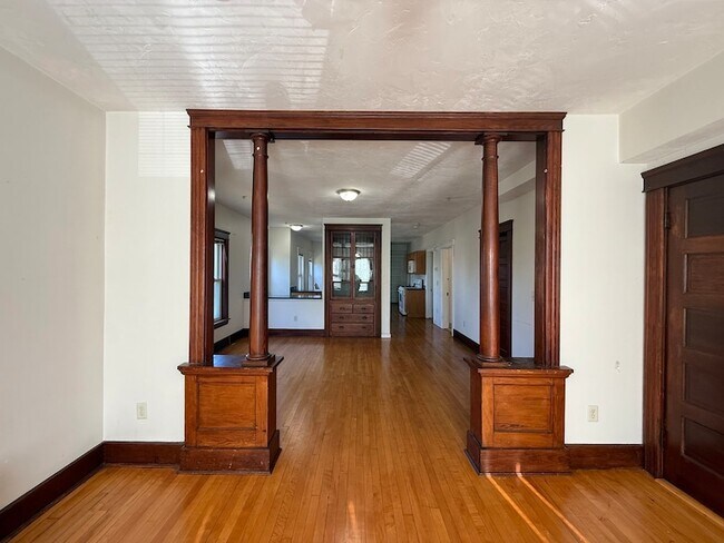 Building Photo - 32 Woodbine St