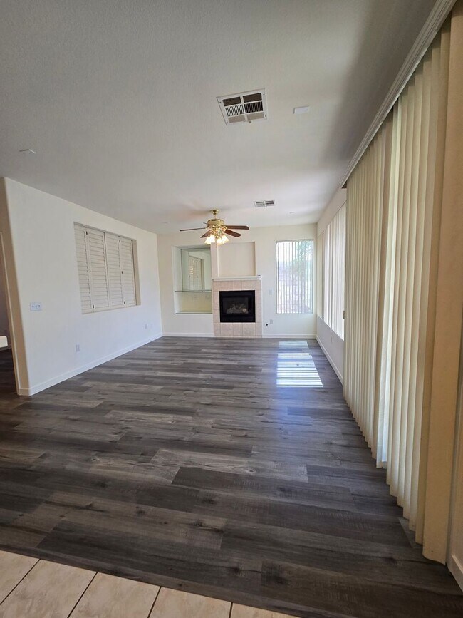 Building Photo - A Fabulous 3 Bedroom Home in Seven Hills