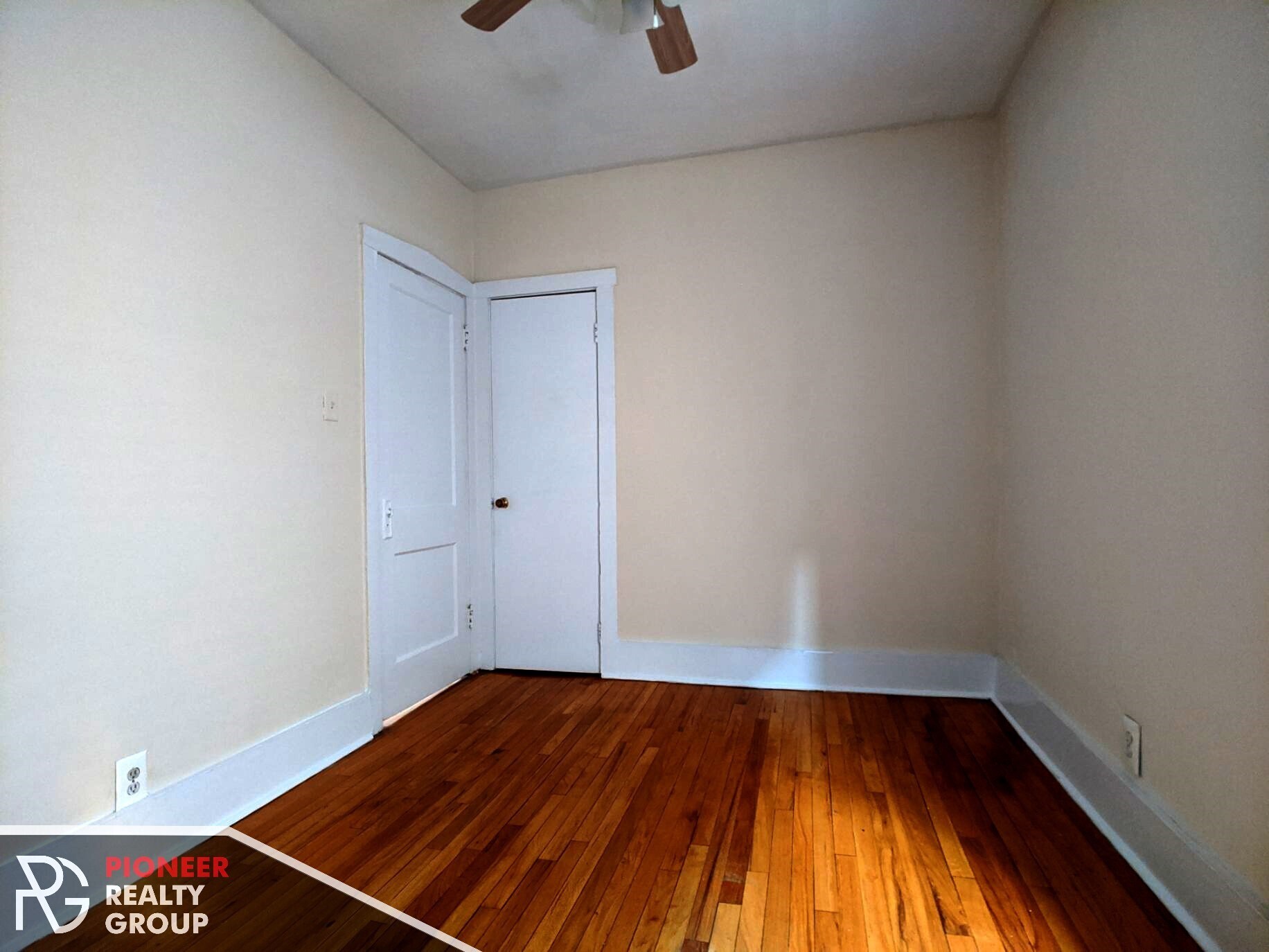 Building Photo - 949 W Cornelia Ave