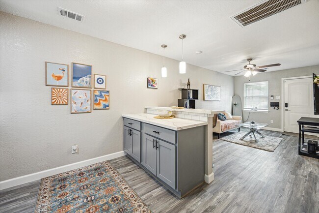 Building Photo - 1210 Shelby St