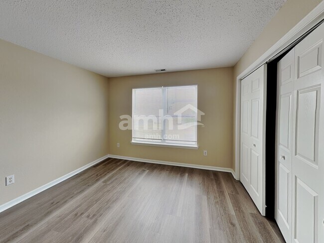 Building Photo - 10221 Blue Sky Dr