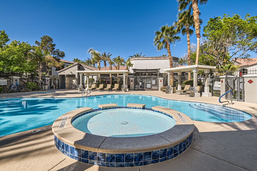 Building Photo - 950 Seven Hills Dr