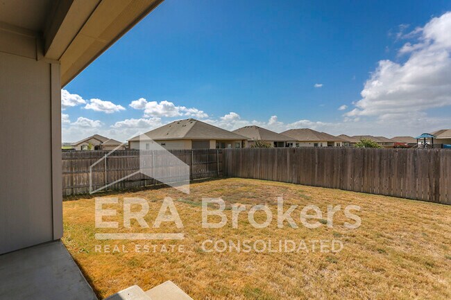 Building Photo - 4721 Highmont Dr