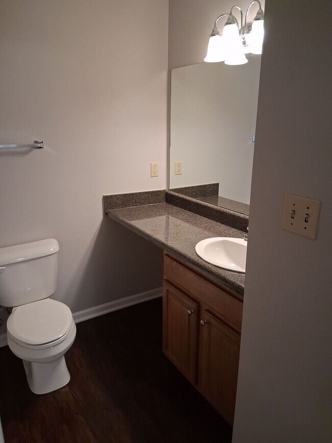 Building Photo - Laurel Station - 3BR/2BA Condo in Fort Sanders available for FALL 2026! Rent includes TWO assigne...