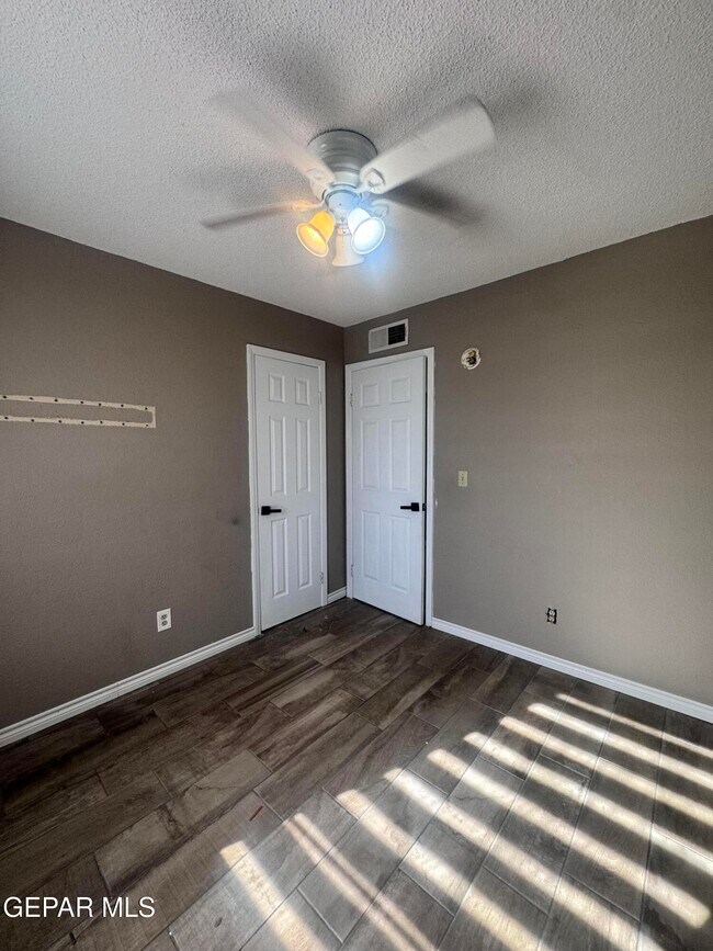 Building Photo - 701 Porras Dr