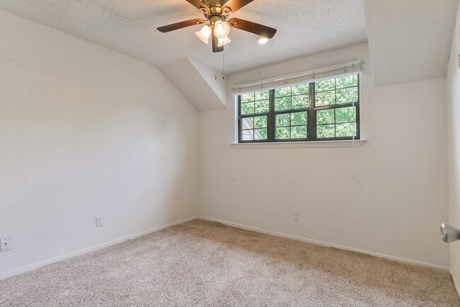 Building Photo - 15175 Diana Ln
