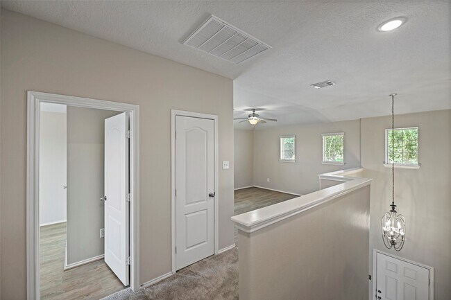 Building Photo - 20739 Stewart Crest Ln