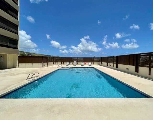 Pool and hot tub - 1521 Alexander St