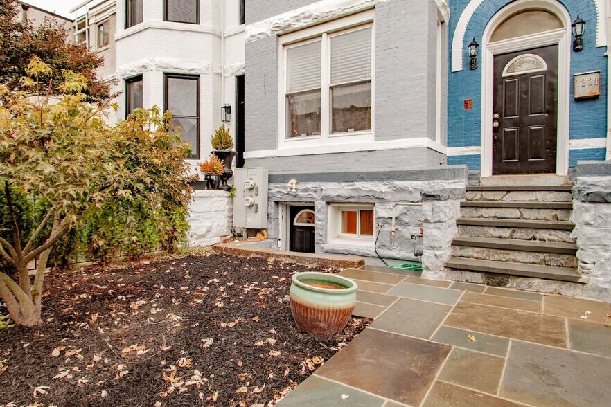 Building Photo - 1223 Fairmont St NW