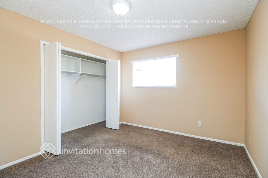 Building Photo - 2463 E Fairbrook St