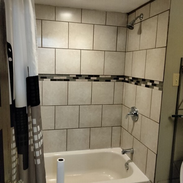 Bathroom Tiled Shower - 108 21st St