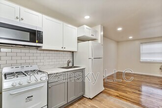 Building Photo - 1866 Pratt St