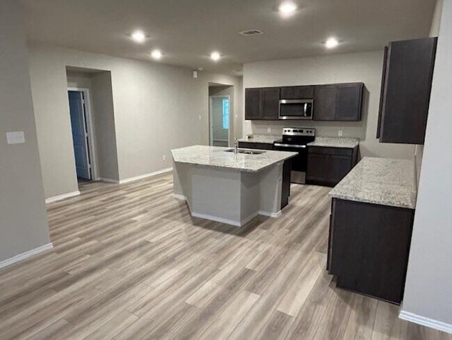 Building Photo - 4 Bedroom House in Rockbridge