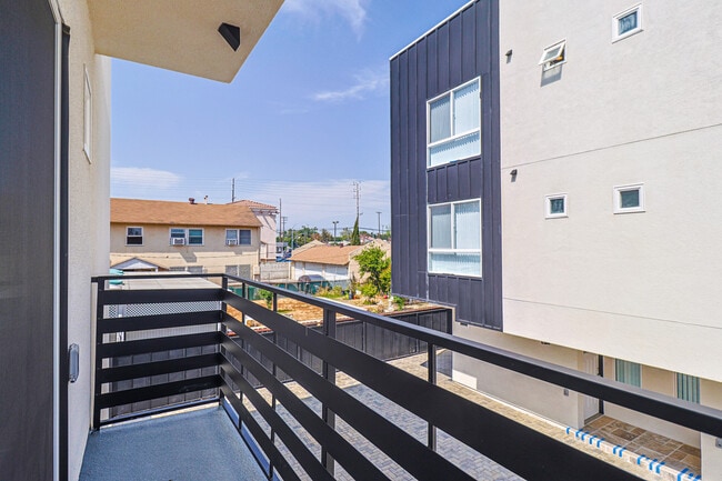 Building Photo - 5932 Lemp Ave