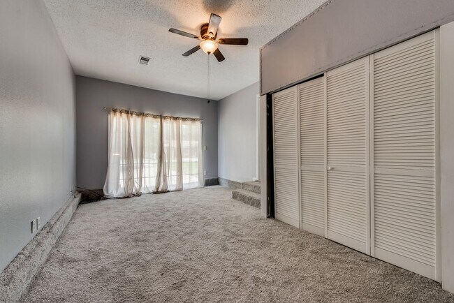 Building Photo - 1014 W Belden St